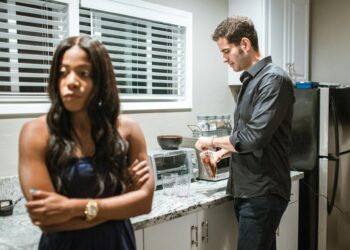 Si haces estas cosas eres muy buena persona, pero una pareja insoportable, según la psicología