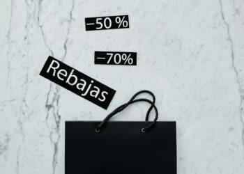 La razón por la que necesitamos comprar más en rebajas, según la psicología