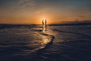 Qué significa soñar con personas que han fallecido, según los psicólogos