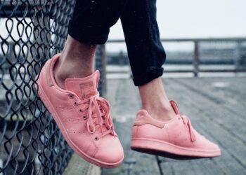 usar zapatos de colores reduce la ansiedad, color de la ropa y psicología, estado de ánimo y zapatos, como influye la moda en nuestra personalidad, color de la ropa según la ciencia,