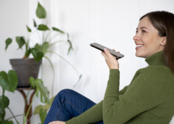 Audios de WhatsApp, Notas de Voz, mujer, móvil