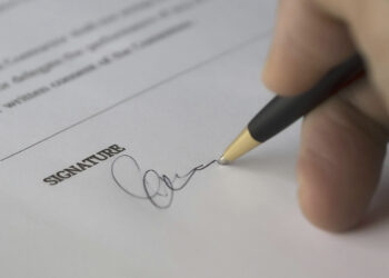 Letras mayúsculas, firma, documento