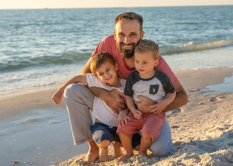 Cómo educar a los hijos, psicóloga infantil explica por qué hay que validar a los hijos, psicólogos dan consejos sobre desarrollo de la inteligencia emocional de los niños, cómo educar a los hijos según la psicología.