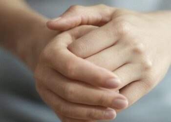 Manos cruzadas, manos, pulgares