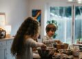 Los niños con tareas domésticas no es que sean aplicados, sino que desarrollan una resiliencia fuera de lo común