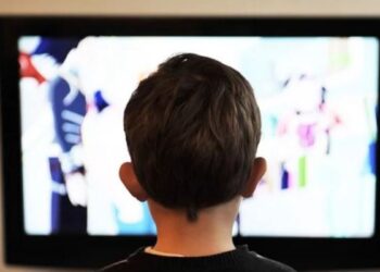 Esto es lo que ocurre en el cerebro de tu hijo si quiere ver siempre la misma película: lo dice un experto en salud mental