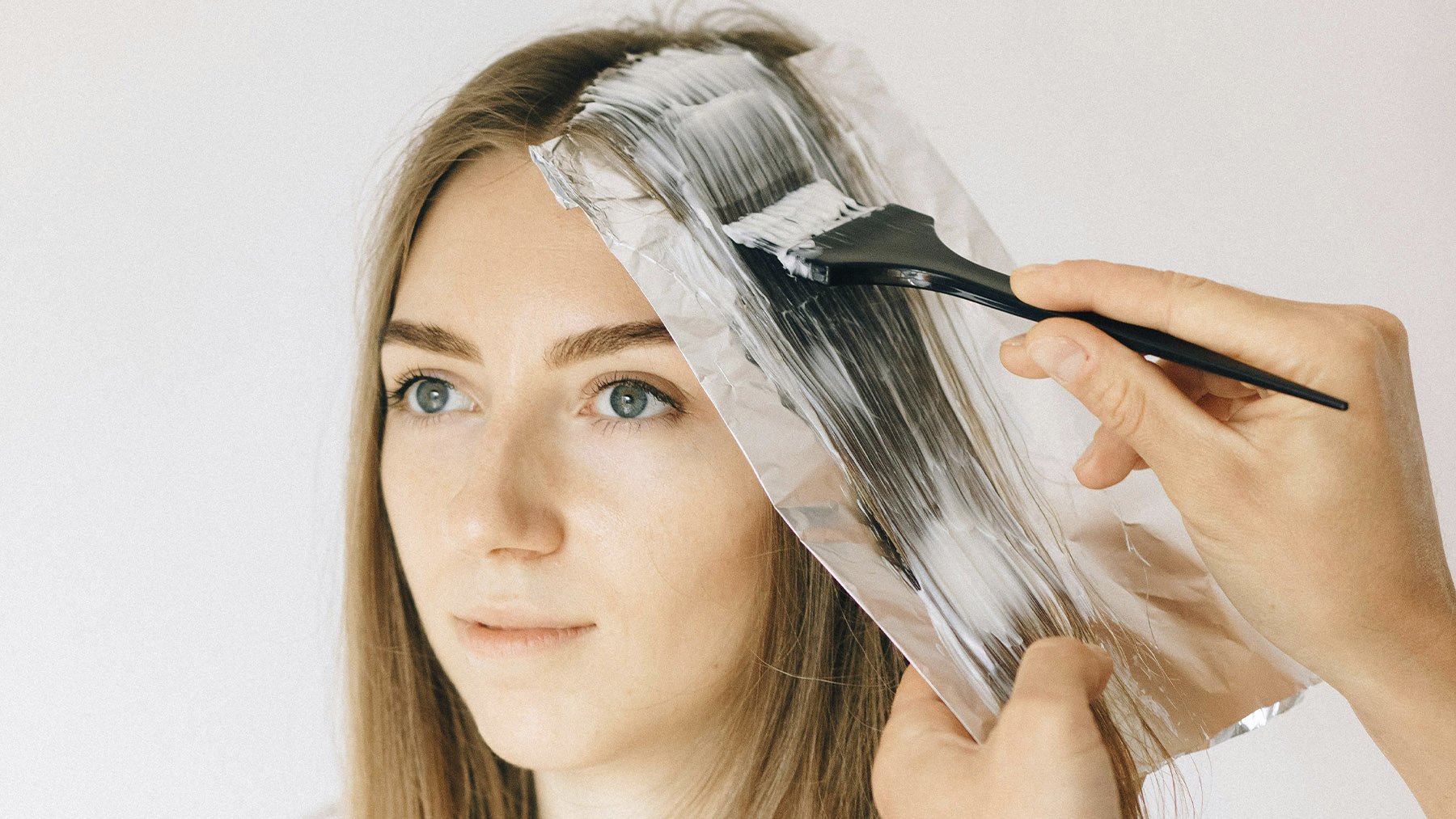 mujer se tiña, peluquería, tintura, mujer, pelo