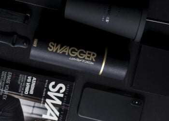 Color negro, objetos, elegancia, perfumes