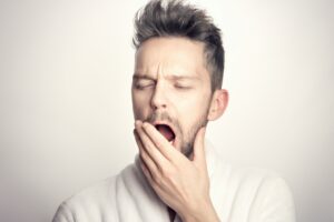 El motivo por el que se contagian los bostezos: los expertos lo explican