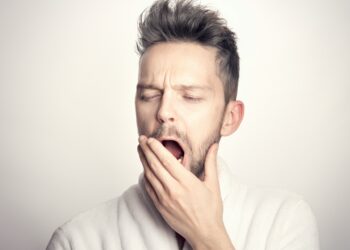 El motivo por el que se contagian los bostezos: los expertos lo explican