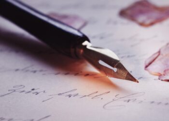 Escribir la letra 'i' con un círculo según la grafología, grafología de la letra i, significado psicológico de la letra i al escribir, los grafólogos describen cómo escribimos la i, personalidad y grafología.