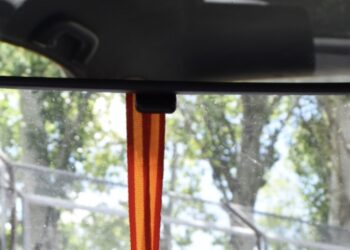 bandera de España, espejo retrovisor, coche