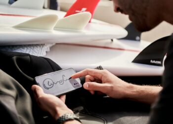 El significado de subrayar tu nombre cuando firmas, según la psicología