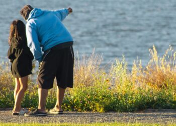 Frases que no debes decir a los hijos según los psicólogos, frases malas para los niños según la psicología infantil, frases que afectan negativamente a los hijos en psicología.