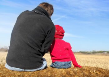 Consejos para mejorar relación con nuestros hijos, truco de los psicólogos para mejorar salud mental de nuestros hijos, cómo proteger la salud mental de los menores según la psicología, cómo puedo mejorar la relación con mi hija según la psicología.