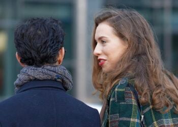 Pareja hablando, hablar