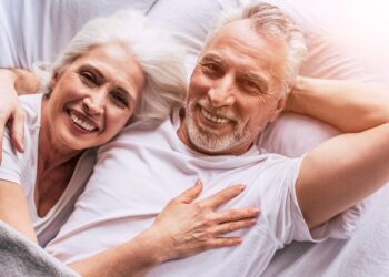 El ejercicio perfecto para proteger la salud cerebral, mejores ejercicios para limitar el deterioro mental, cómo prevenir el envejecimiento mental, beneficios cerebrales de jugar al ajedrez, por qué jugar al ajedrez en la tercera edad.