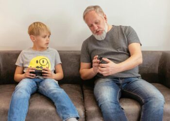 Mejor actividad para mejorar la memoria en la tercera edad, importancia de jugar a videojuegos a partir de los 65 años, mejores actividades para prevenir el deterioro cognitivo en la vejez, hobby para entrenar la memoria.
