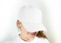 La psicología sugiere que personas que utilizan gorras todos los días no lo hacen por moda, es una forma de construir su identidad y una estrategia de marcar distancia con el resto