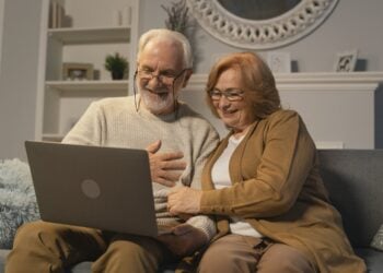 Ni a los 45 ni a los 70 años: la OMS confirma la edad a la que empiezan a envejecer los hombres