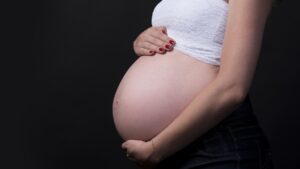 Ni pilates ni andar: hay un ejercicio mejor para que las embarazadas de más de 40 años fortalezcan el suelo pélvico