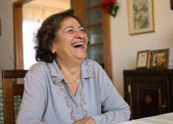 Mujer, risa, pasatiempos