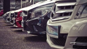 Las personas más inteligentes siempre eligen este color para su coche, según un estudio psicológico