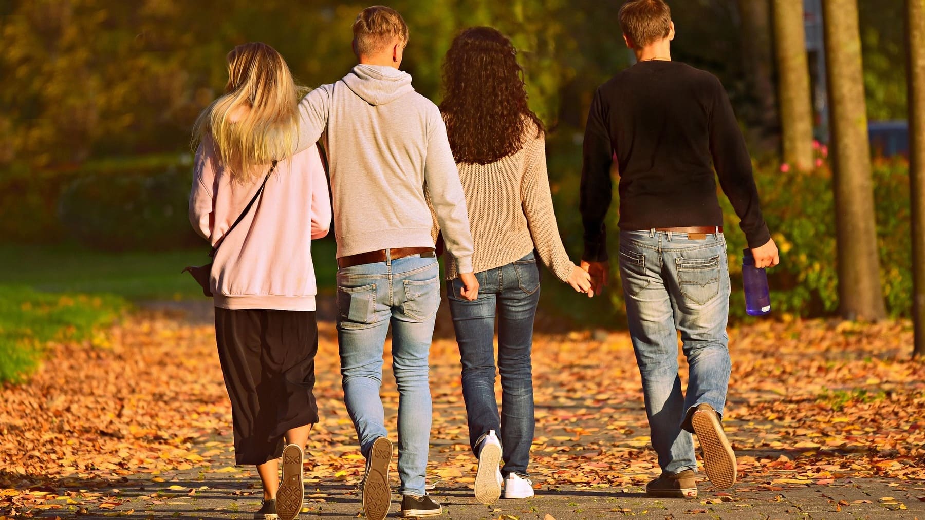 Mejor hábito diario para ser feliz, el hábito diario de todas las personas felices en el mundo, qué hace la gente para estar feliz, secreto psicológico para estar contento siempre.
