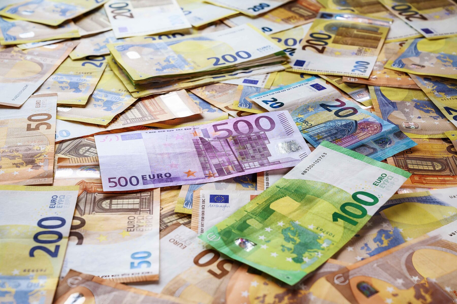 El significado de separar los billetes de tu cartera por su valor: según la psicología