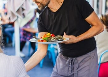 Qué significa no dejar propina nunca, según la psicología