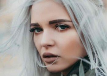 Estos son los rasgos comunes que tienen las personas con muchas canas, según los expertos