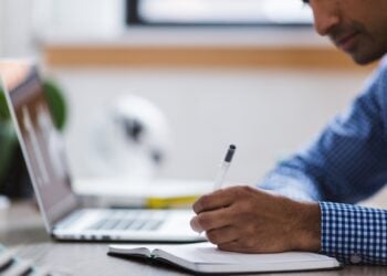 Qué significa escribir rápido según la psicología, significado psicológico de la velocidad con la que escribimos, psicología explica por qué escribimos a determinada velocidad, significado psicológico de escribir deprisa.