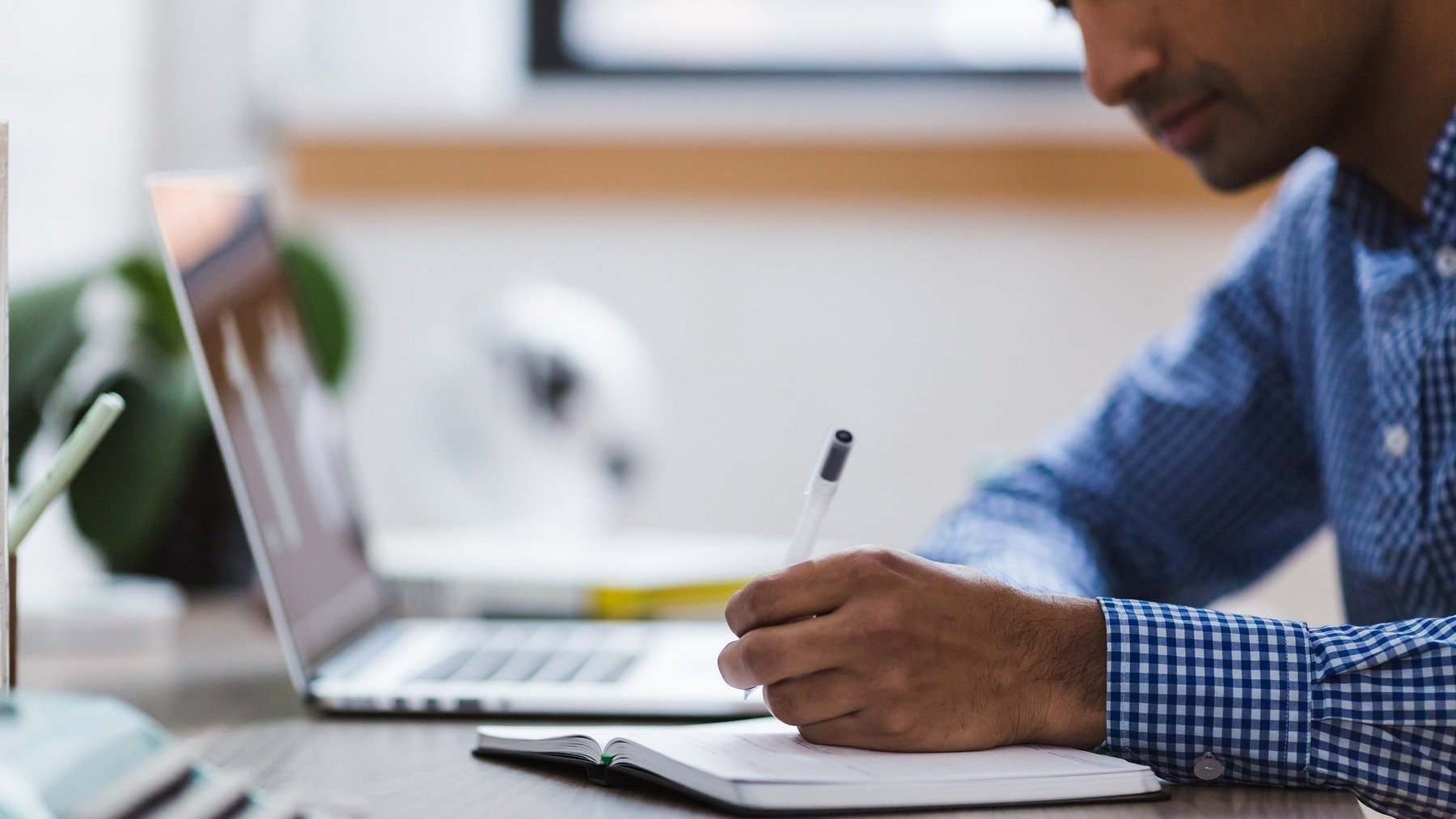 Qué significa escribir rápido según la psicología, significado psicológico de la velocidad con la que escribimos, psicología explica por qué escribimos a determinada velocidad, significado psicológico de escribir deprisa.