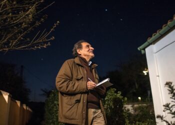 Hombre en su jardín, hombre, pasatiempos
