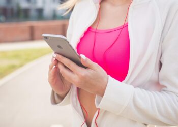 Mejores aplicaciones del iPhone para hacer ejercicio, cómo usar Apple para mejorar tu equilibrio, aplicaciones de Apple para hacer deporte, deporte en el móvil.