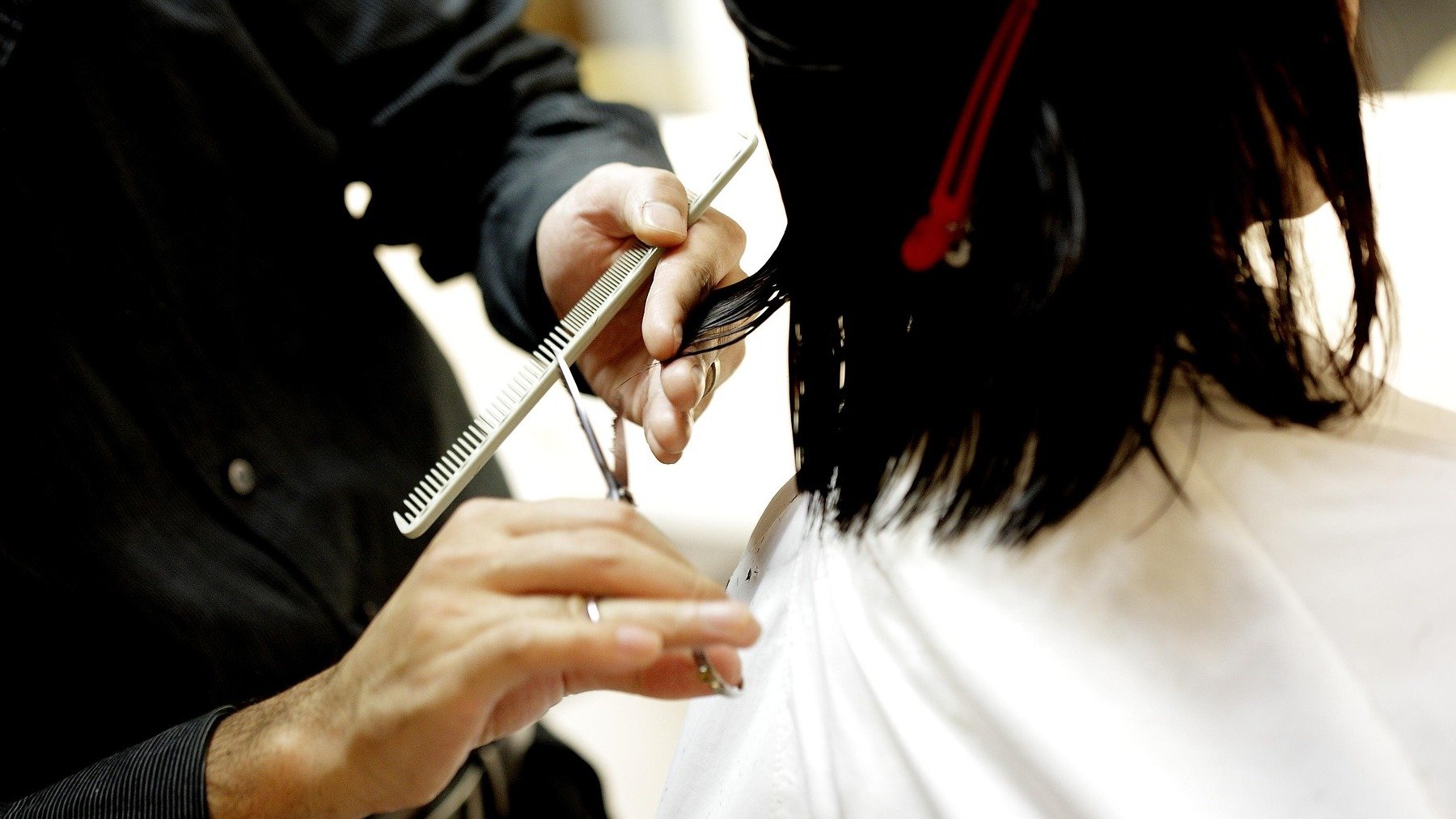 Mejor corte de pelo mujer de más de 60 años, cortes de pelo atrevidos para mujeres maduras, corte de pelo innovador para mujeres mayores, mejor corte de pelo si quiero hacer un cambio radical.