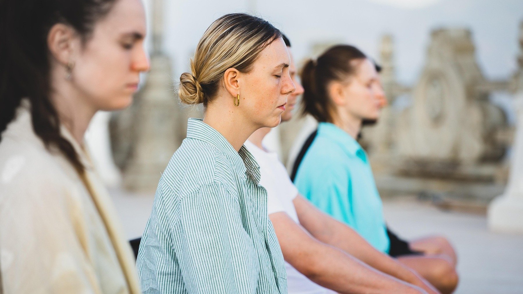 Por qué nos molestan los silencios incómodos según la psicología, evitar estar en silencio en una conversación para los psicólogos, explicación psicológica de no disfrutar del silencio.
