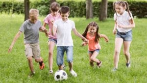 Ni fútbol ni tenis: el deporte perfecto para que los niños de 12 años mejoren su coordinación y concentración