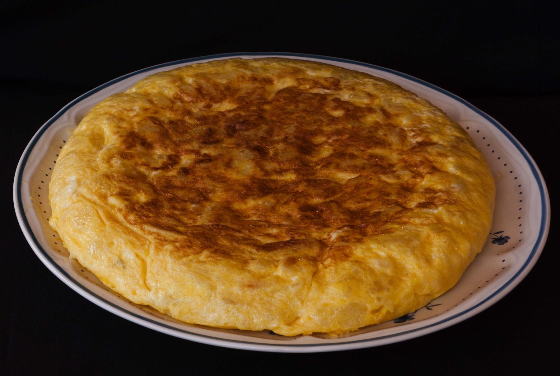 Esto es lo que le va a pasar a tu cuerpo si cenas tortilla de patata tres veces por semana: la ciencia lo aclara