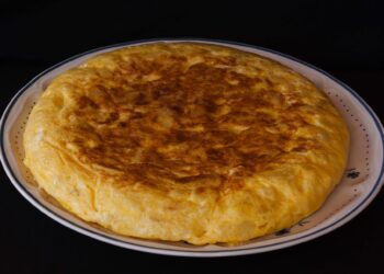 Esto es lo que le va a pasar a tu cuerpo si cenas tortilla de patata tres veces por semana: la ciencia lo aclara