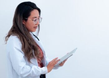 Rasgos comunes de los enfermeros según la psicología, cómo debe ser la personalidad de una buena enfermera, qué hay que tener para ser enfermero, rasgos psicológicos de los profesionales de la salud.