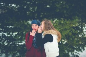 Si una persona te saca estos temas de conversación es porque no tiene habilidades sociales, según los expertos