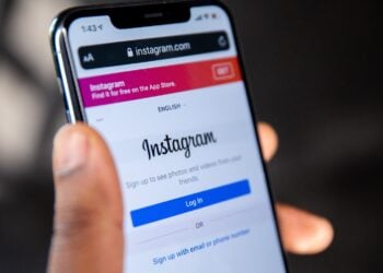 Significado psicológico de comprobar constantemente quién ha visto tus historias de Instagram, qué dice la psicología de mirar las stories de instagram todo el rato, significado psicológico de mirar constantemente las redes sociales.