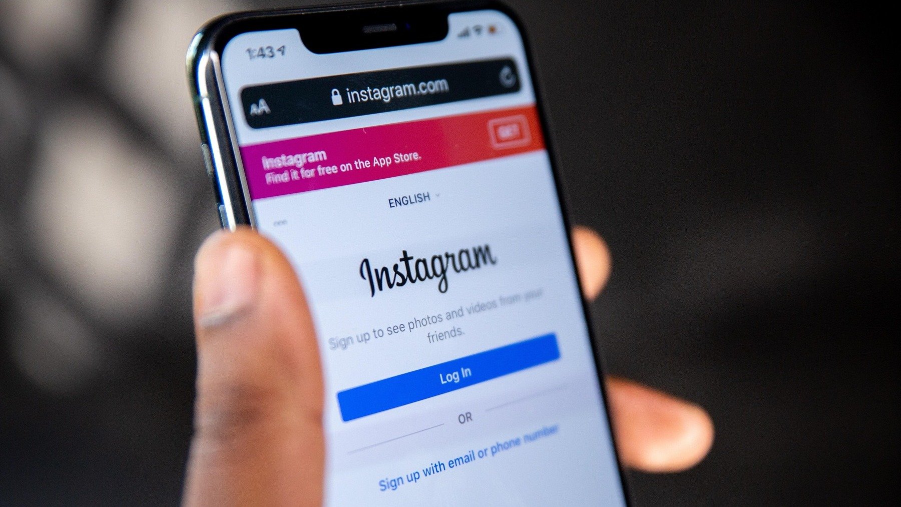 Significado psicológico de comprobar constantemente quién ha visto tus historias de Instagram, qué dice la psicología de mirar las stories de instagram todo el rato, significado psicológico de mirar constantemente las redes sociales.