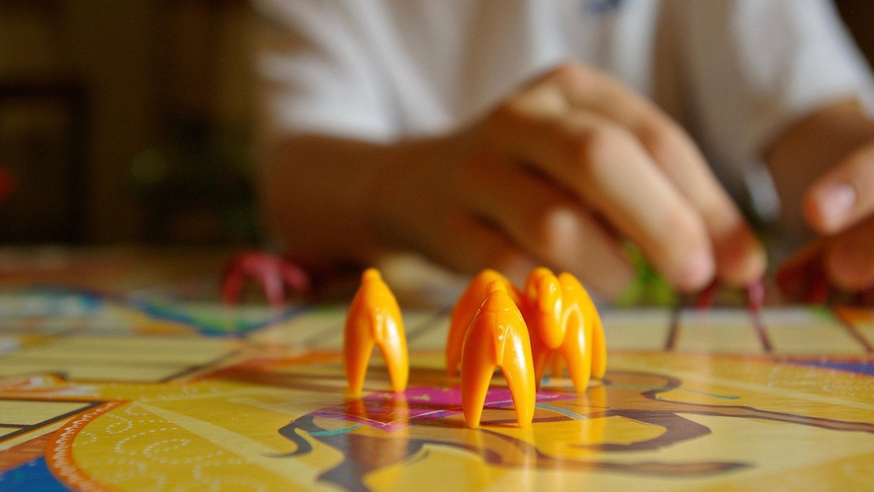 El mejor pasatiempo para que tu hijo sea más inteligente, cómo desarrollar cognitivamente a tus hijos, favorecer el desarrollo cognitivo de los niños, mejor pasatiempo para mis hijos, ventajas de que los niños jueguen a juegos de mesa.