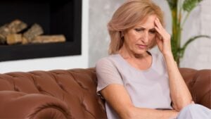 La razón por la que los mayores de 70 años sienten que estorban en casa de sus hijos, según la psicología