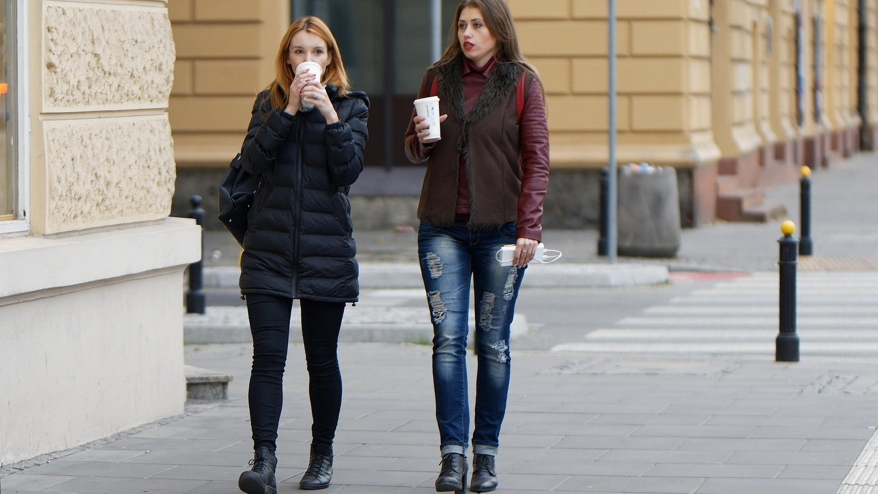 Explicación psicológica a cambiarse de acera, la psicología explica por qué nos cruzamos de acera, por qué evitamos cruzarnos con alguien por la calle.