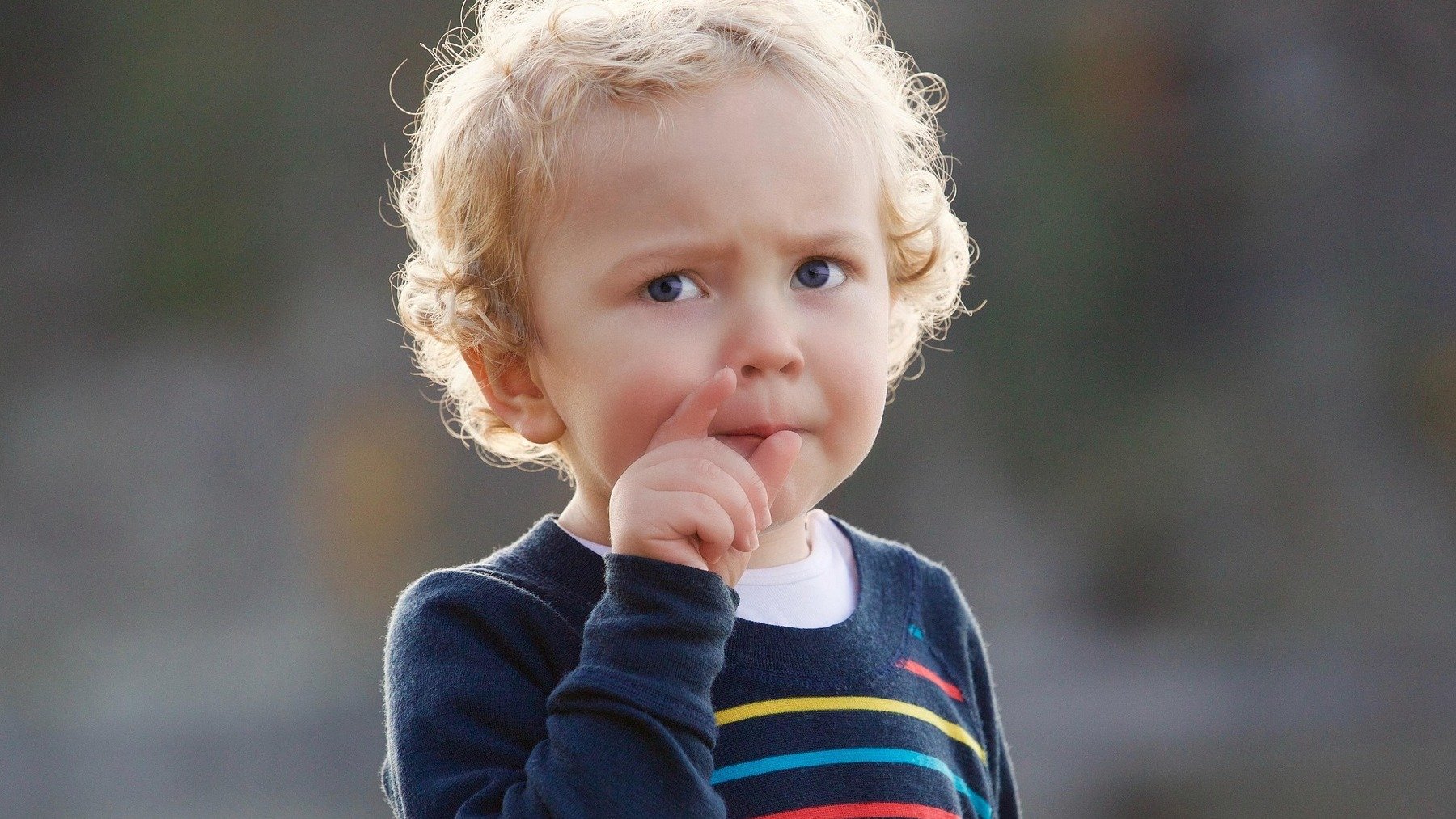 Rasgos de inteligencia en niños según los pediatras, qué hacen los niños con altas capacidades en el colegio, cómo saber si mi hijo tiene altas capacidades, qué hacen los niños con altas capacidades según la Asociación Española de Pediatría.