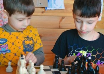 Pasatiempo que hace a los hijos más inteligentes, mejores hobbies para desarrollar cognitivamente a los hijos, importancia de los juegos de mesa, mejores juegos para los niños.