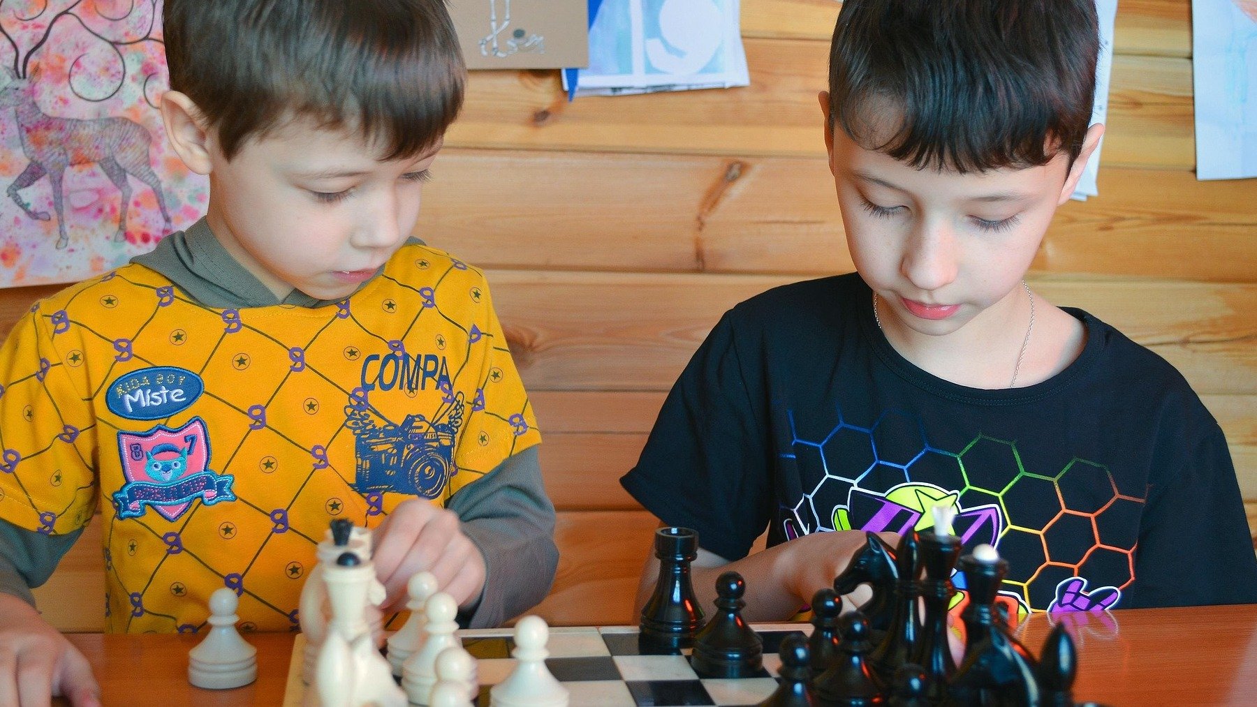 Pasatiempo que hace a los hijos más inteligentes, mejores hobbies para desarrollar cognitivamente a los hijos, importancia de los juegos de mesa, mejores juegos para los niños.